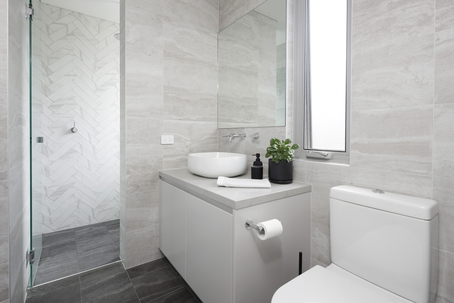 Brookvale Modern: Bathroom