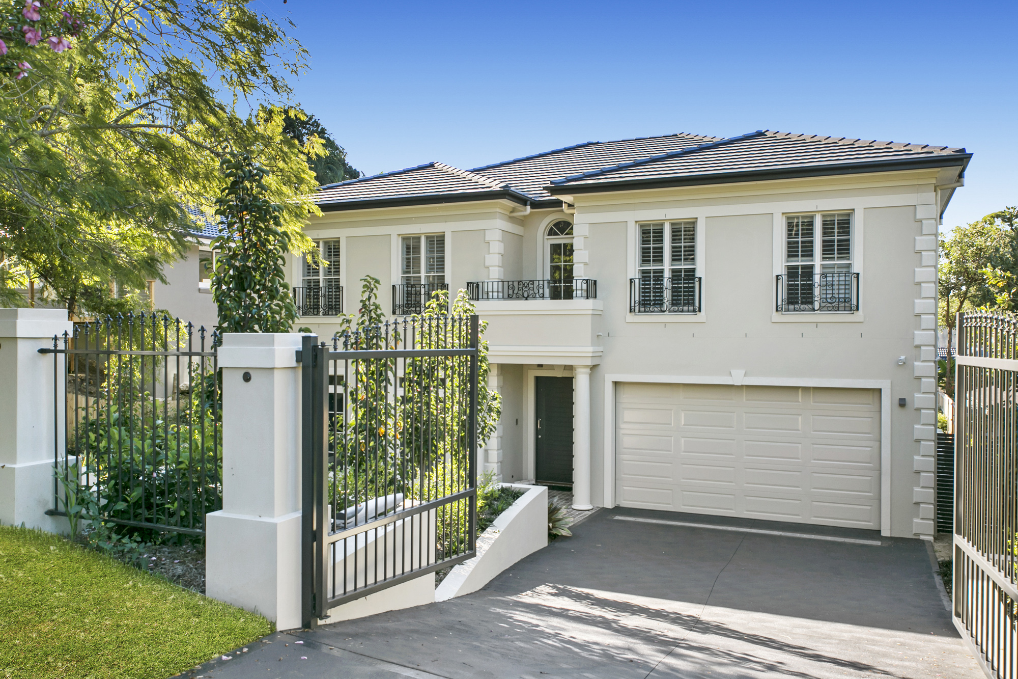 North Wahroonga: front facade with driveway