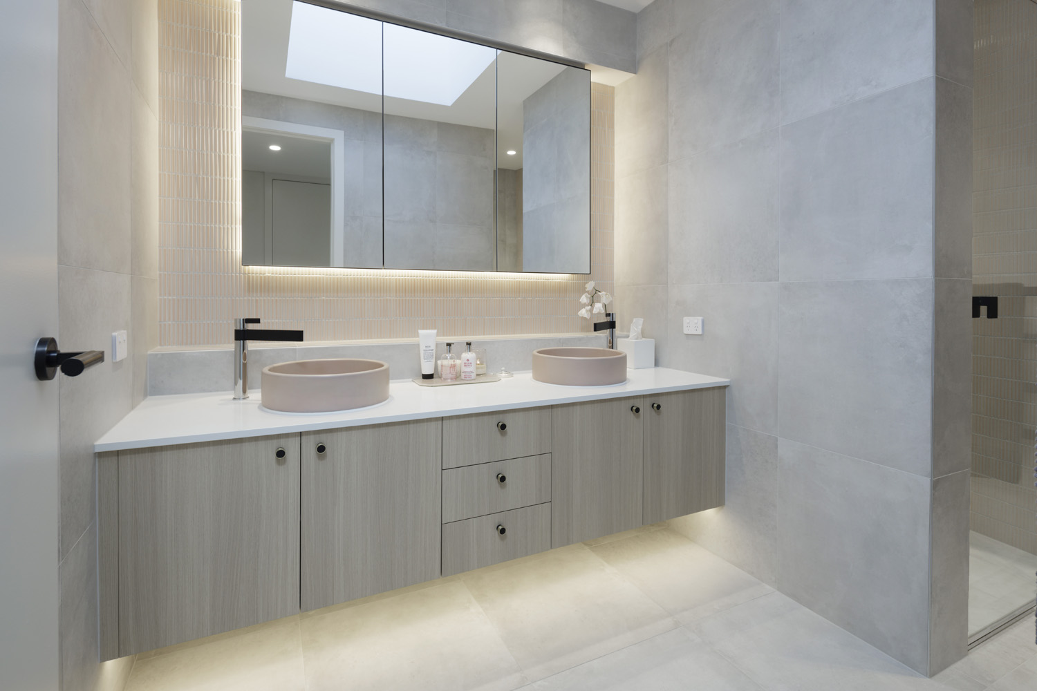 Seaforth Modern: bathroom with backlighting