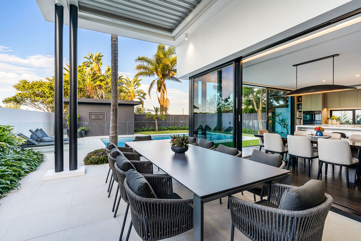 Vaucluse Ultra Modern: outdoor dining