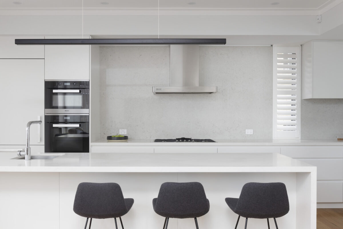 Brookvale Modern: bright light kitchen