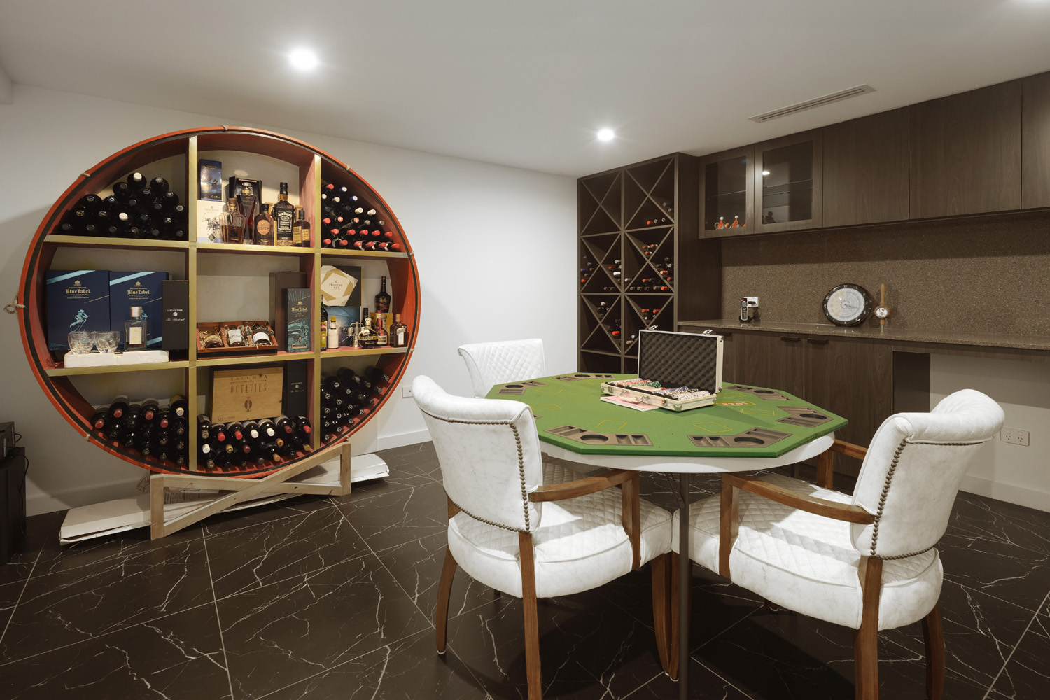 Rodd Point Contemporary: cellar room and bar