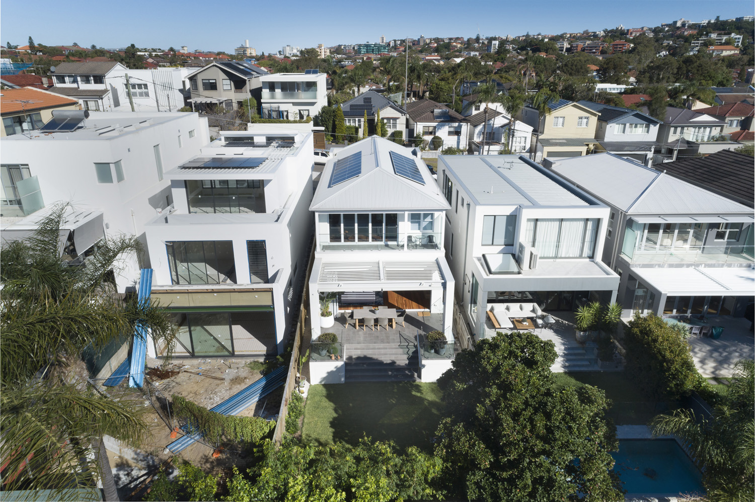 North Bondi Contemporary: elevated view of house amongst its neighbours