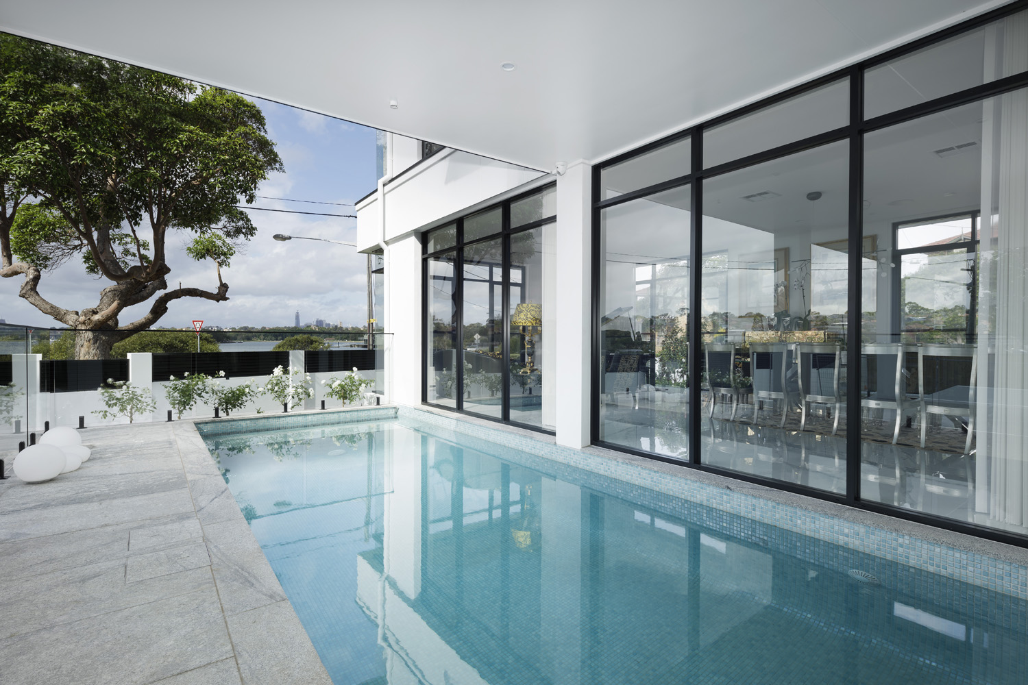 Rodd Point Contemporary: outdoor pool