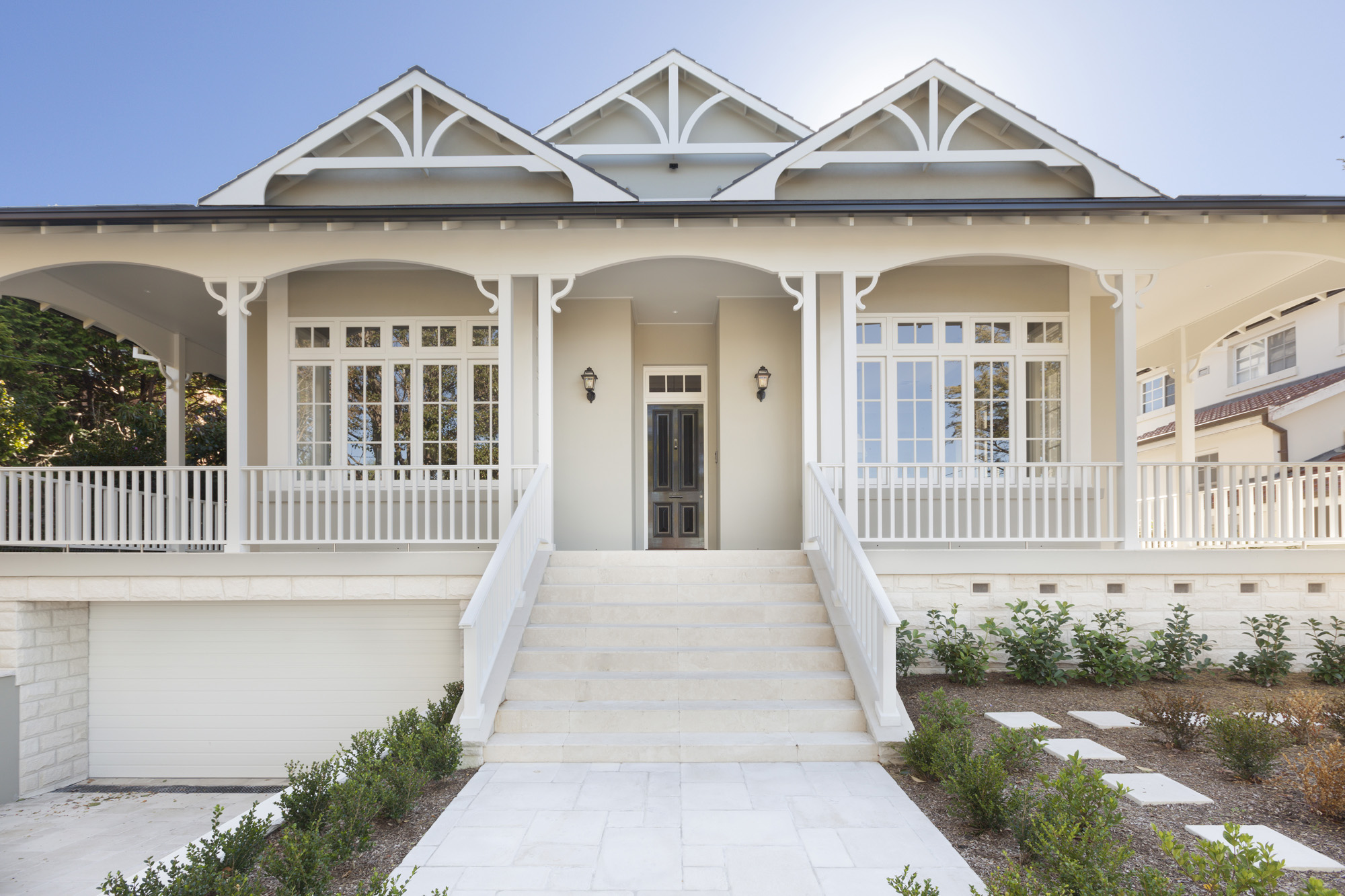 Seaforth Hamptons: bright facade with steps leading up to entrance