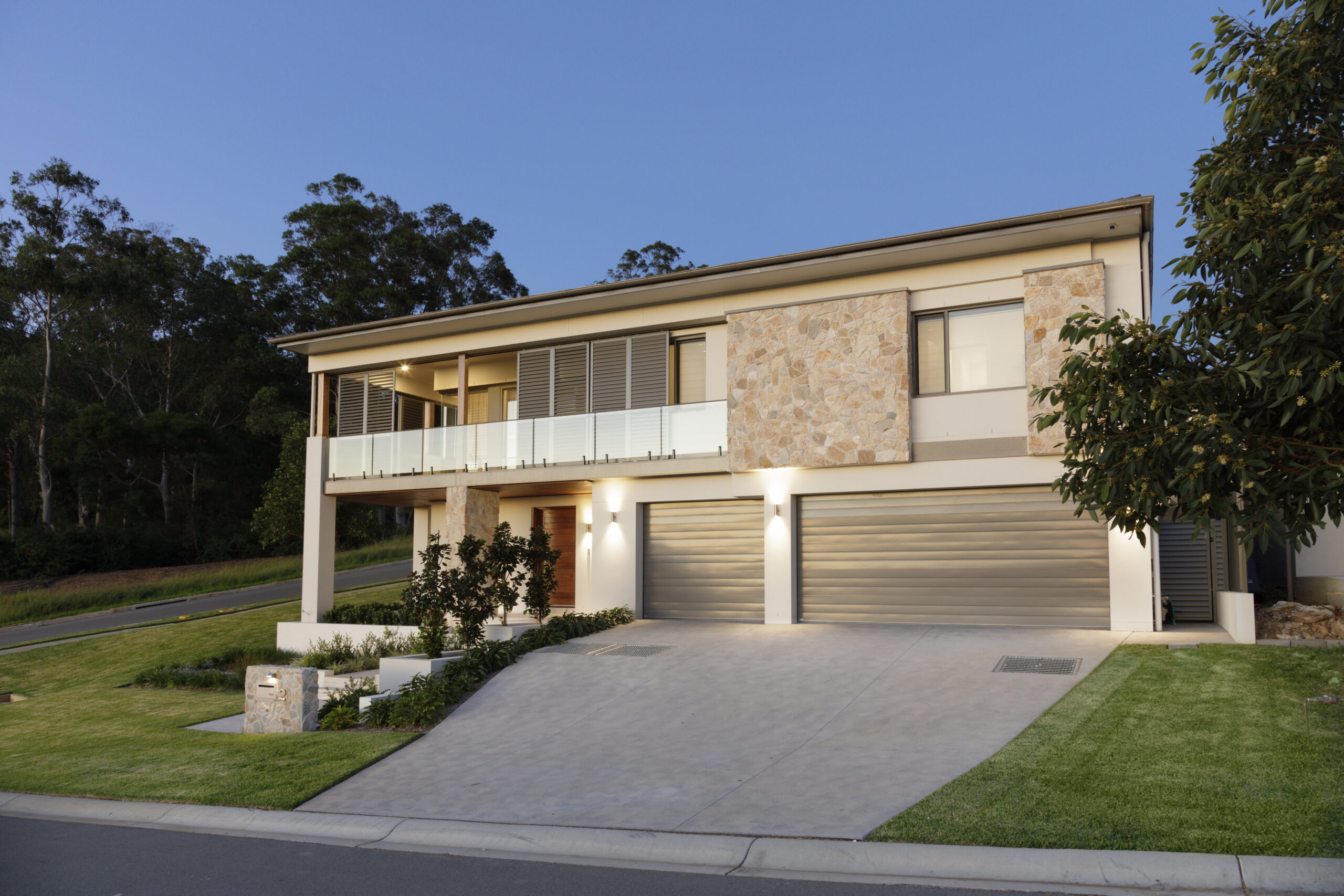 Castle Hill Mid-Century Contemporary: Exterior