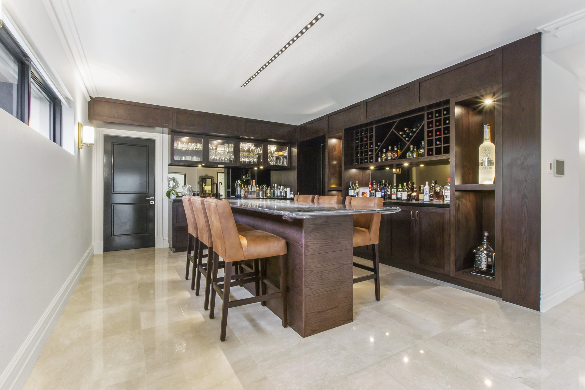 Oatlands Neo-Classical: bar area with dark wood