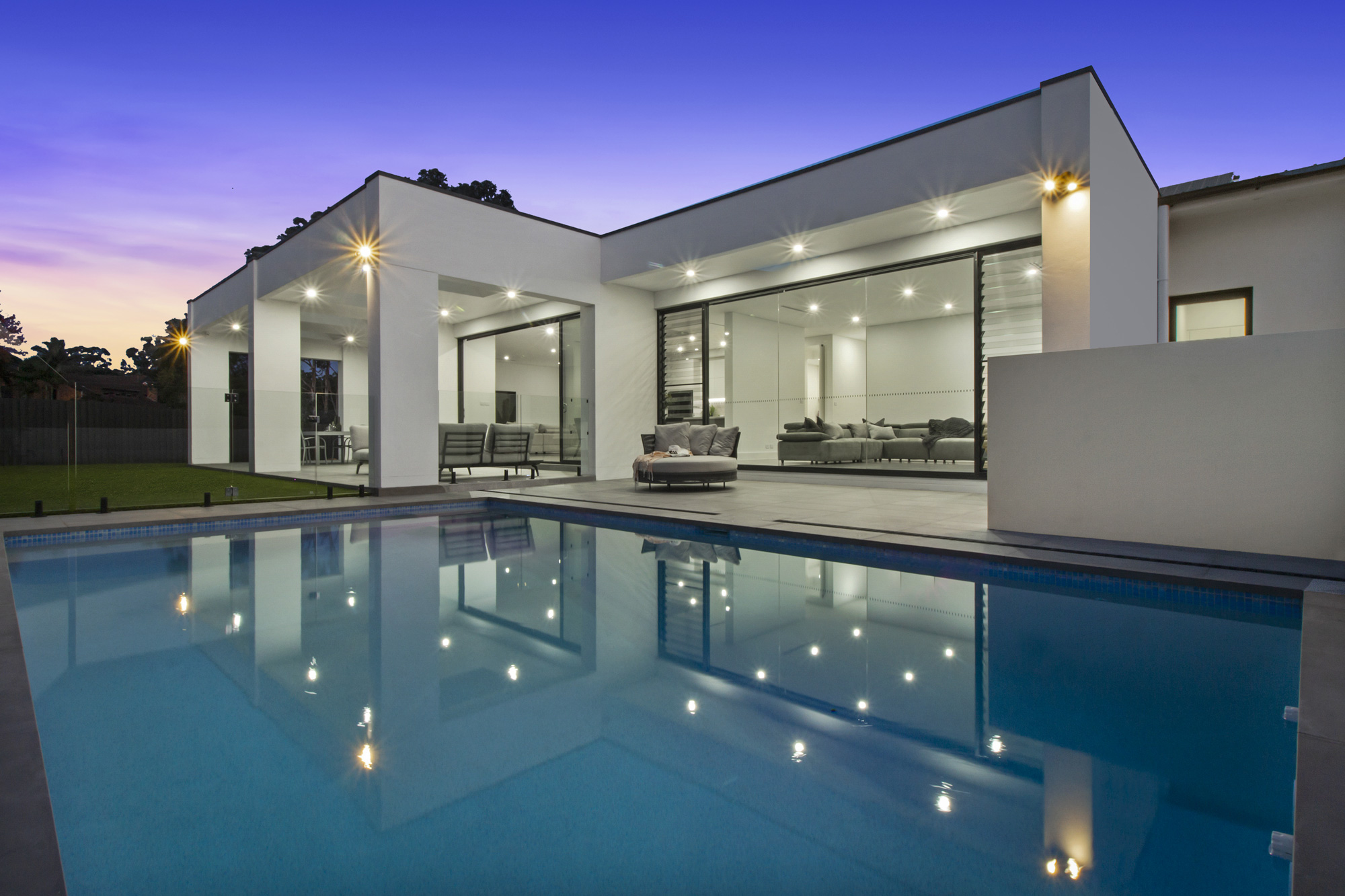 Glenhaven Modern Contemporary: pool lit up at night