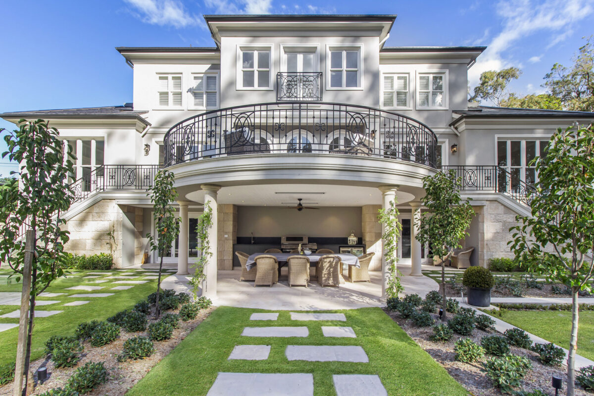 Pymble French Provincial: majestic view of house at daytime