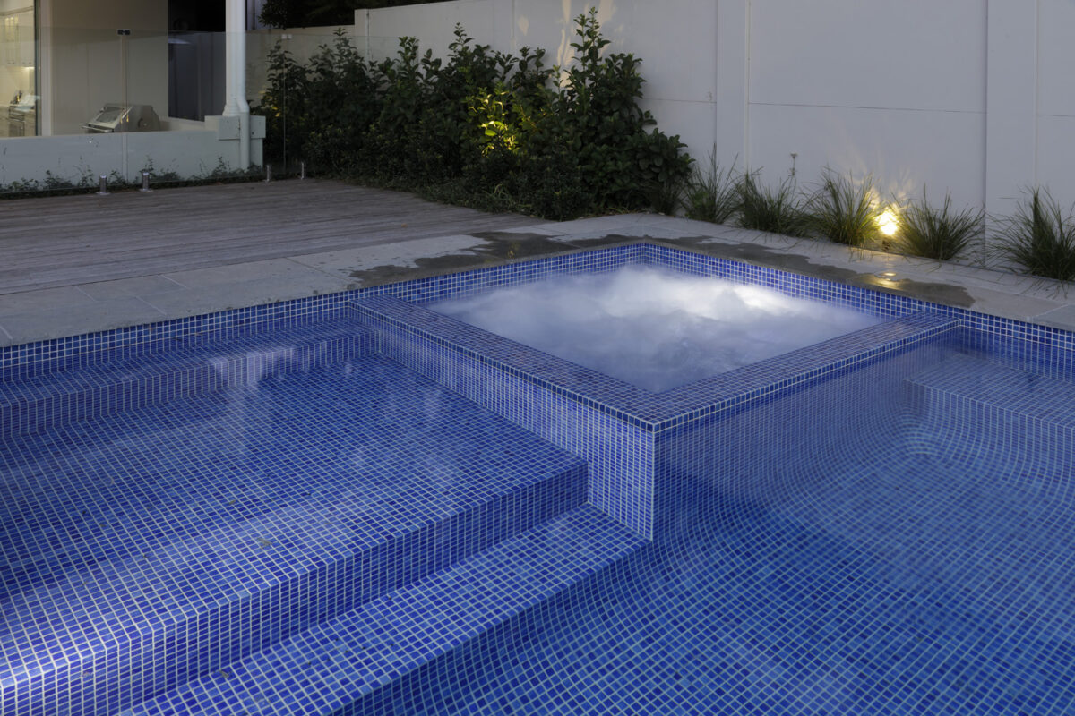Willoughby Traditional Hamptons: Deep pool